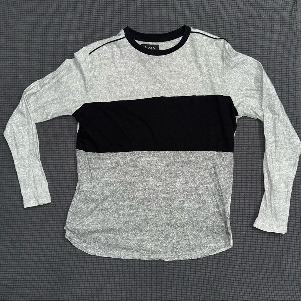 LIMITED TIME $5 ITEM!! Stylish Men's Long Sleeve Shirt in Black and Gray